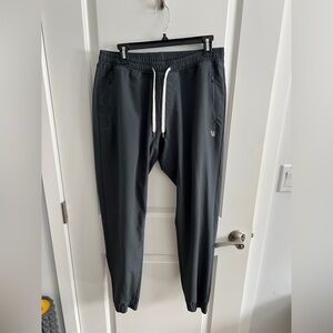 Vuori Transit Joggers in Grey